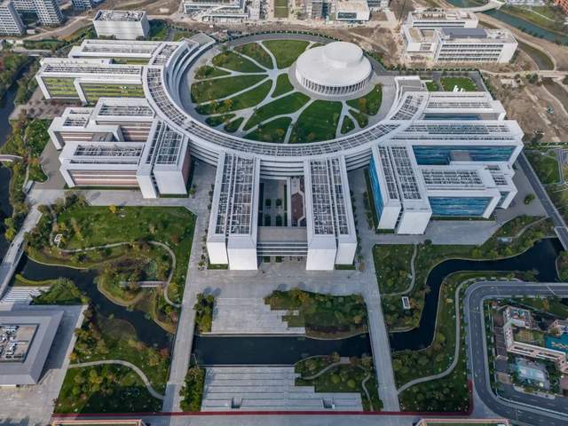 钱塘江畔的大学：企业家们的强国梦想
